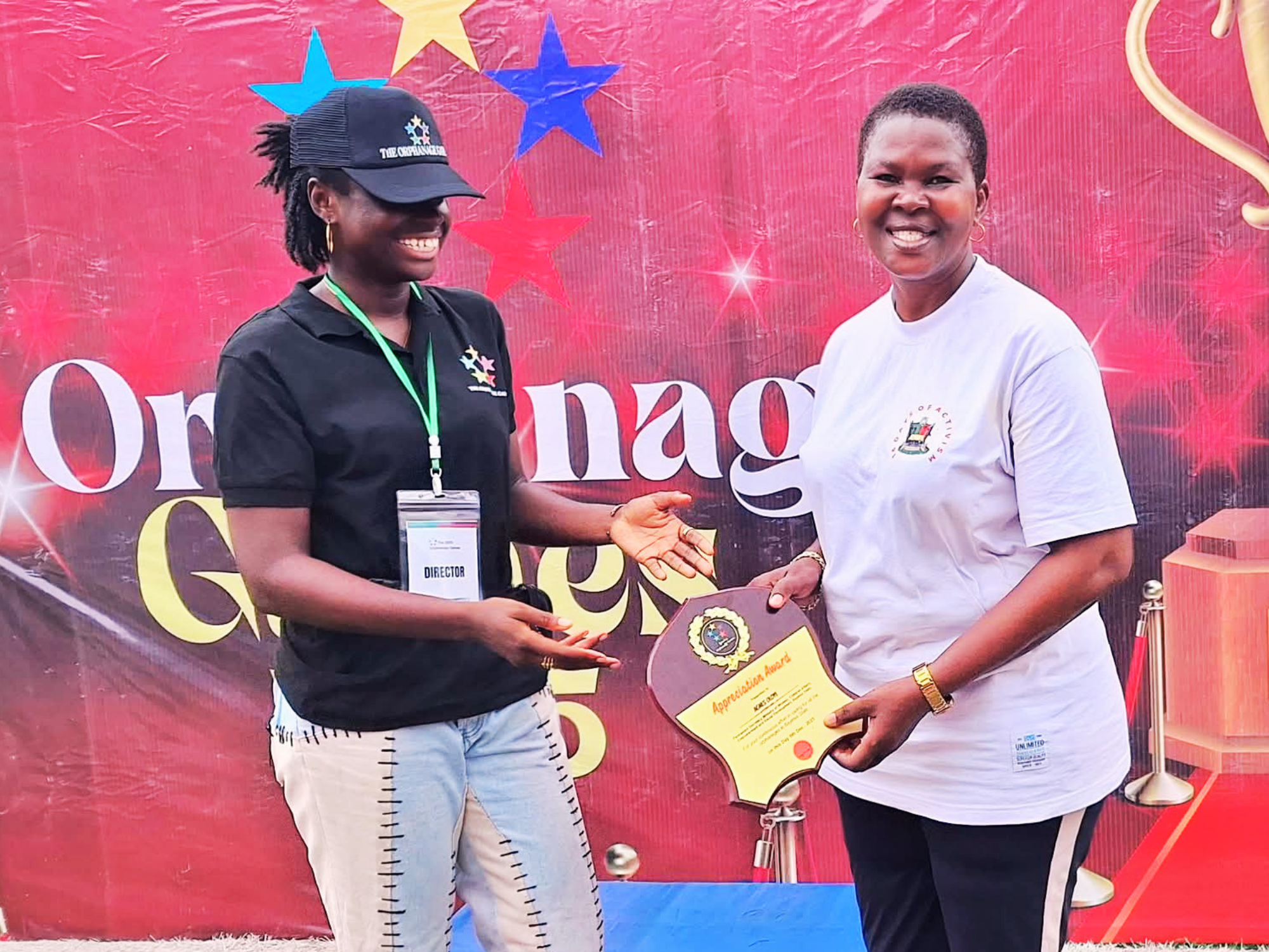 Abiye Kiolawson presenting an appreciation award to a partner